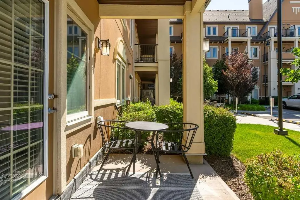 30 Mahogany Mews SE Calgary AB T3M 3H4