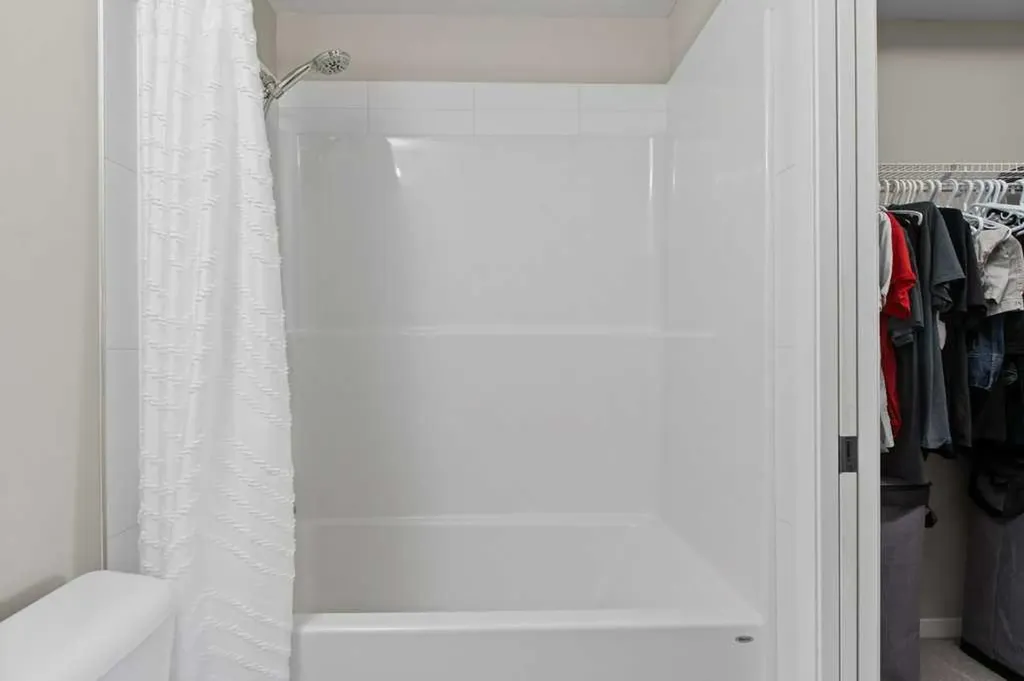 30 Mahogany Mews SE Calgary AB T3M 3H4