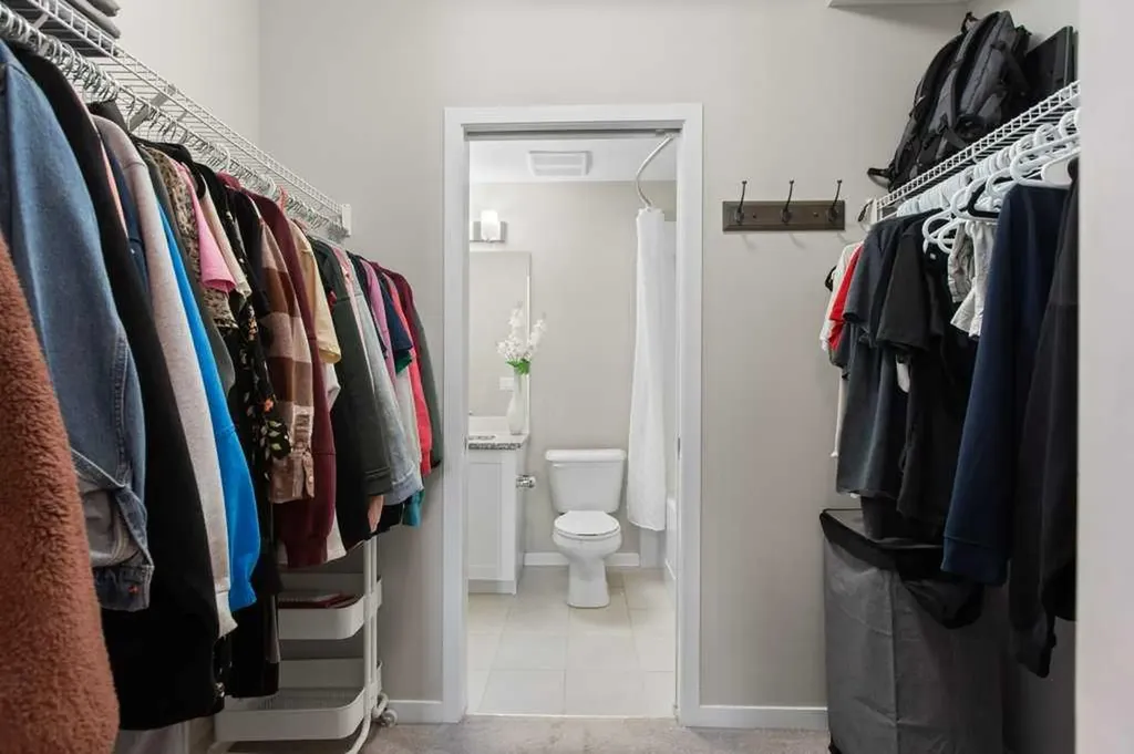 30 Mahogany Mews SE Calgary AB T3M 3H4