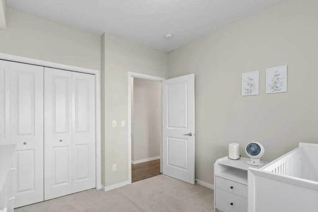 30 Mahogany Mews SE Calgary AB T3M 3H4