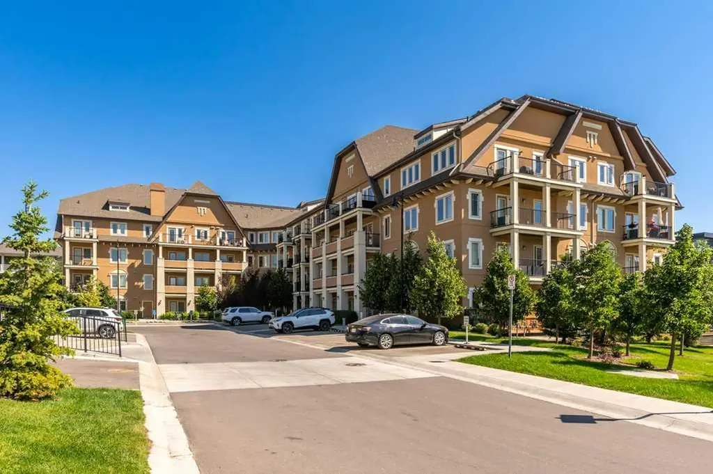 30 Mahogany Mews SE Calgary AB T3M 3H4