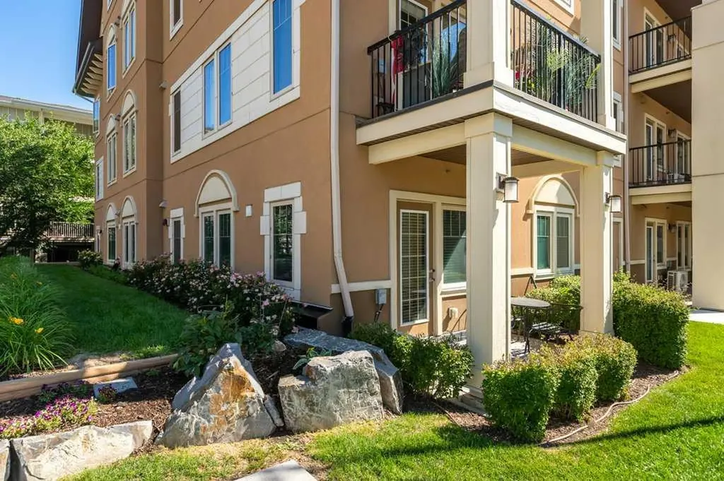 30 Mahogany Mews SE Calgary AB T3M 3H4