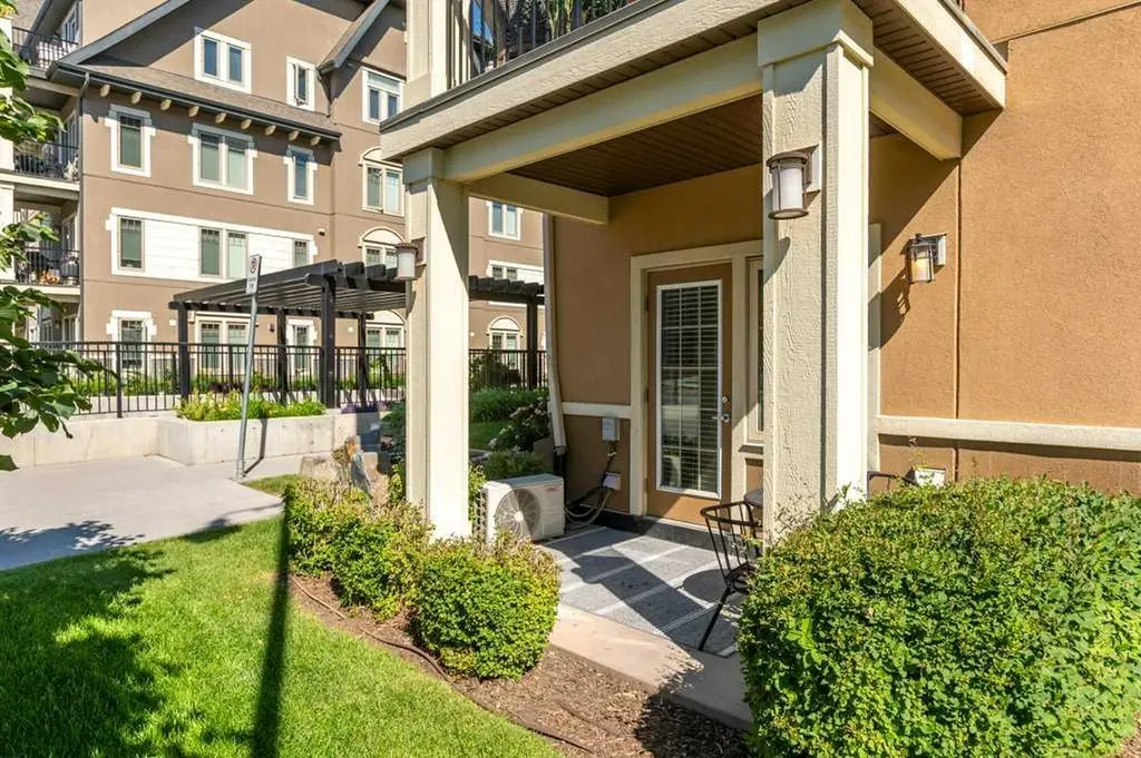 30 Mahogany Mews SE Calgary AB T3M 3H4