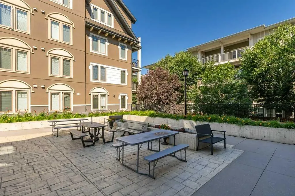 30 Mahogany Mews SE Calgary AB T3M 3H4