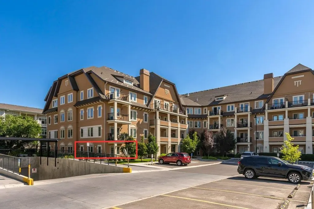 30 Mahogany Mews SE Calgary AB T3M 3H4