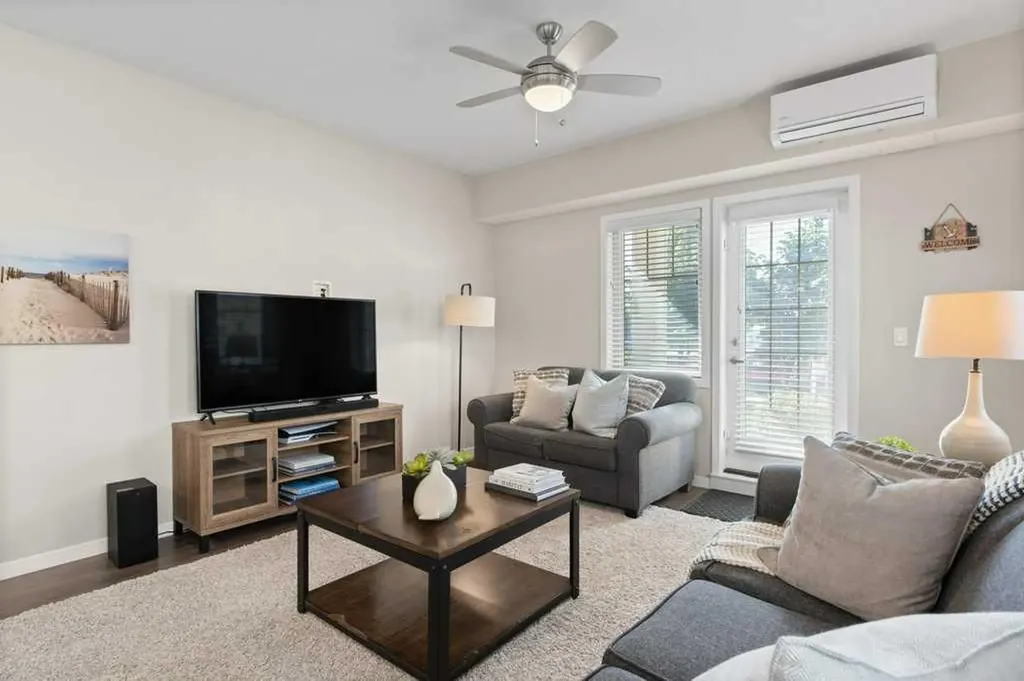 30 Mahogany Mews SE Calgary AB T3M 3H4