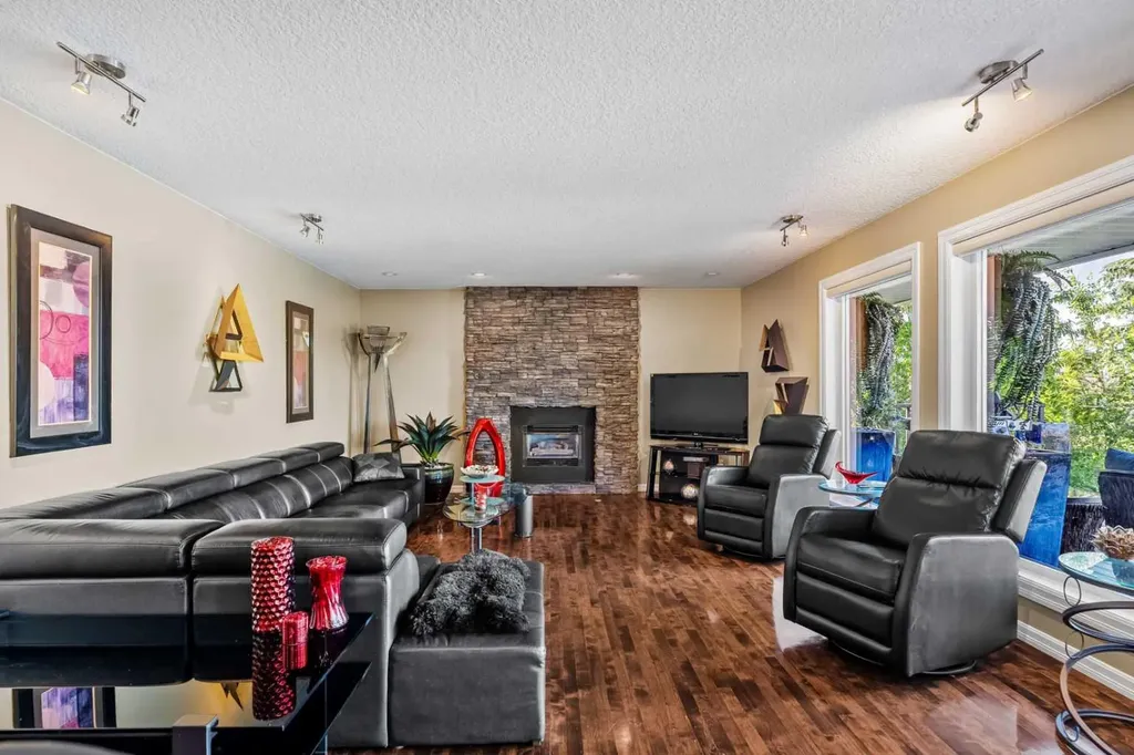 85 Sunset Way SE Calgary AB T2X 3C1