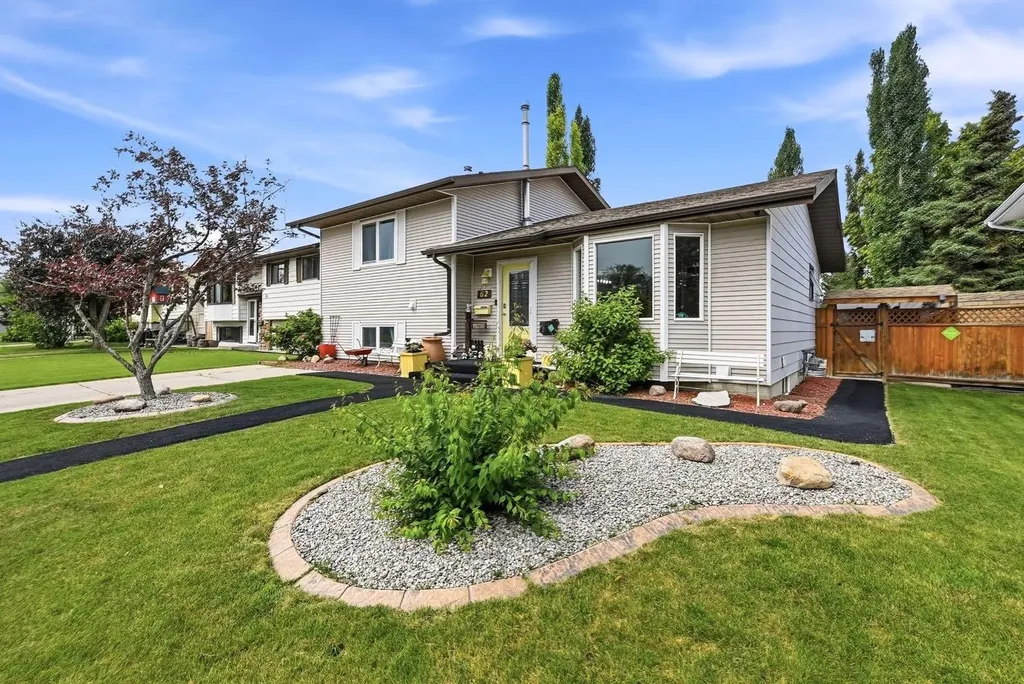 62 Rupert Crescent Red Deer AB T4P 2Z1