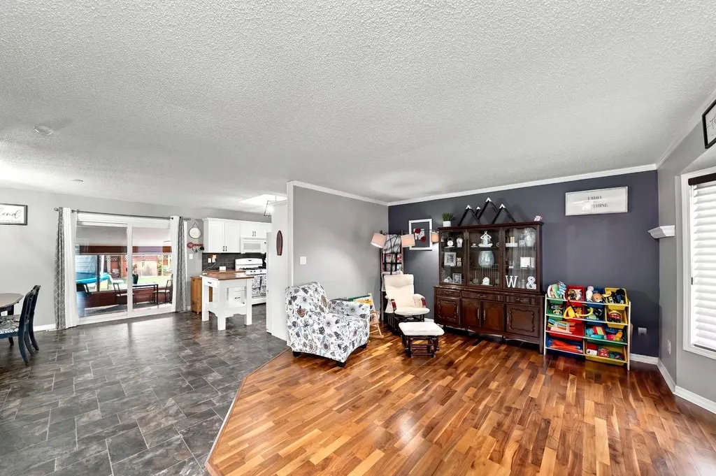 62 Rupert Crescent Red Deer AB T4P 2Z1