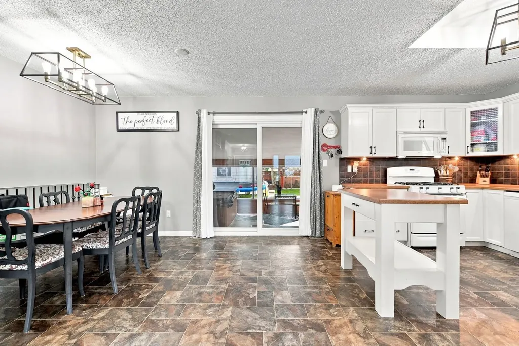 62 Rupert Crescent Red Deer AB T4P 2Z1
