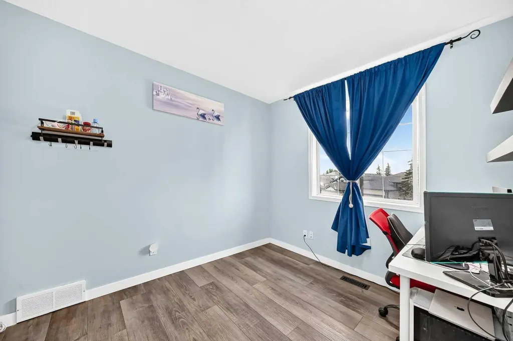 92 San Diego Green NE Calgary AB T1Y 7C5