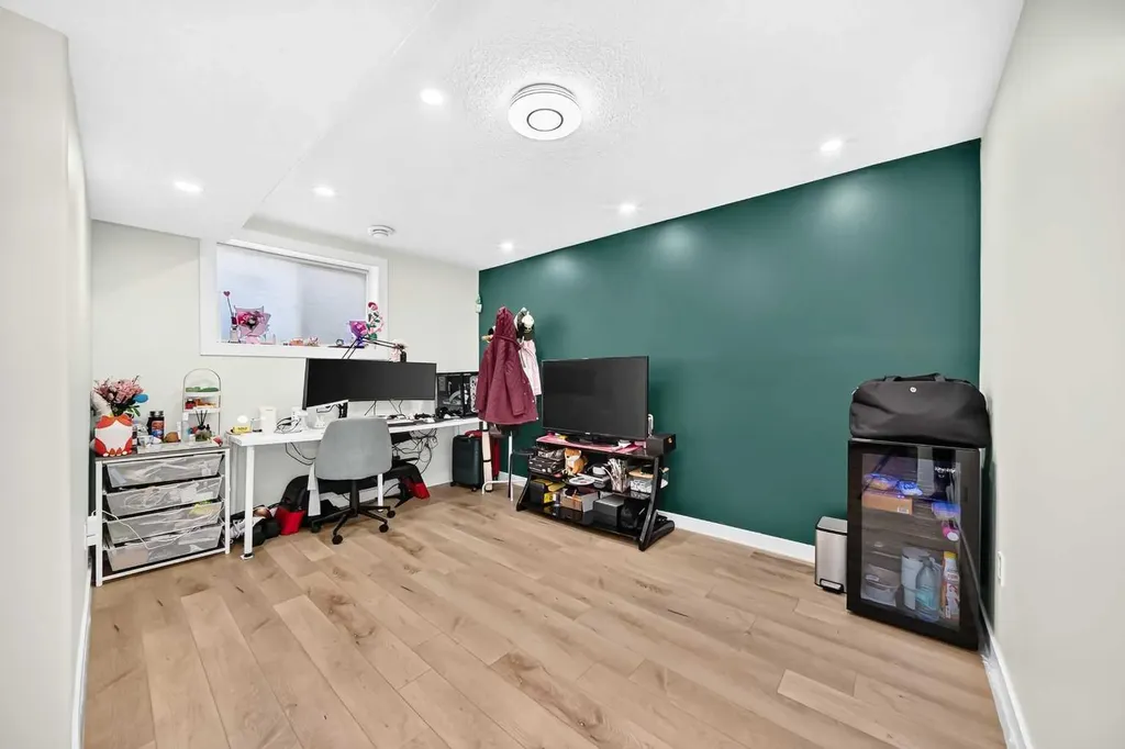92 San Diego Green NE Calgary AB T1Y 7C5