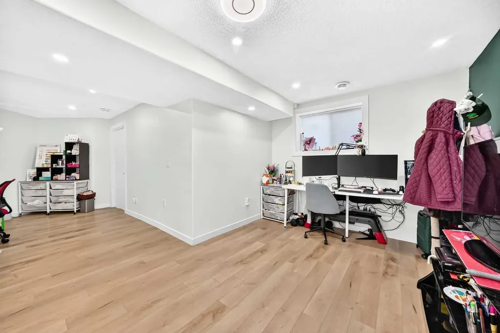 92 San Diego Green NE Calgary AB T1Y 7C5