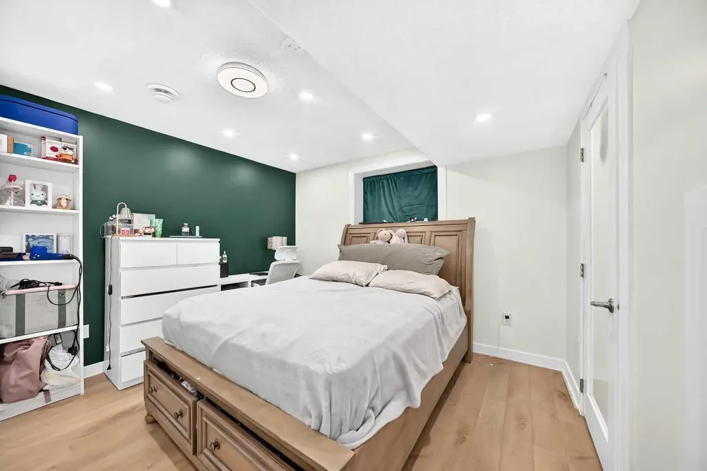 92 San Diego Green NE Calgary AB T1Y 7C5