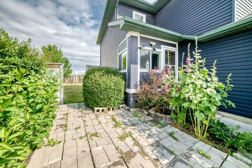 92 San Diego Green NE Calgary AB T1Y 7C5