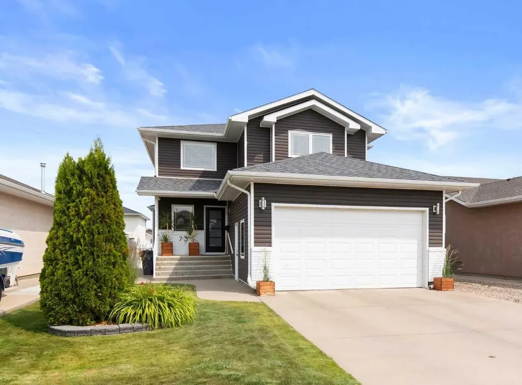 73 Storrs Crescent SE Medicine Hat AB T1B 4J3