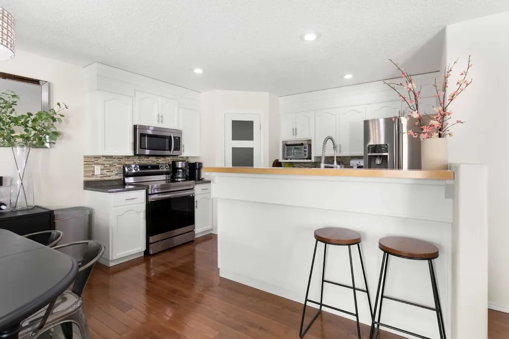 73 Storrs Crescent SE Medicine Hat AB T1B 4J3