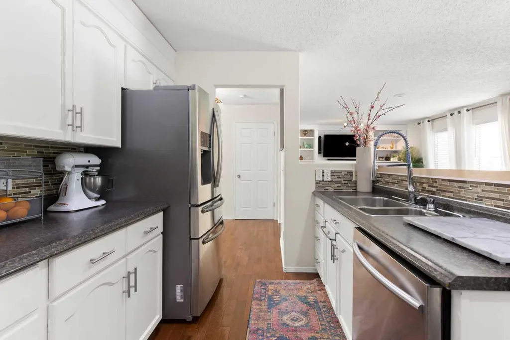 73 Storrs Crescent SE Medicine Hat AB T1B 4J3