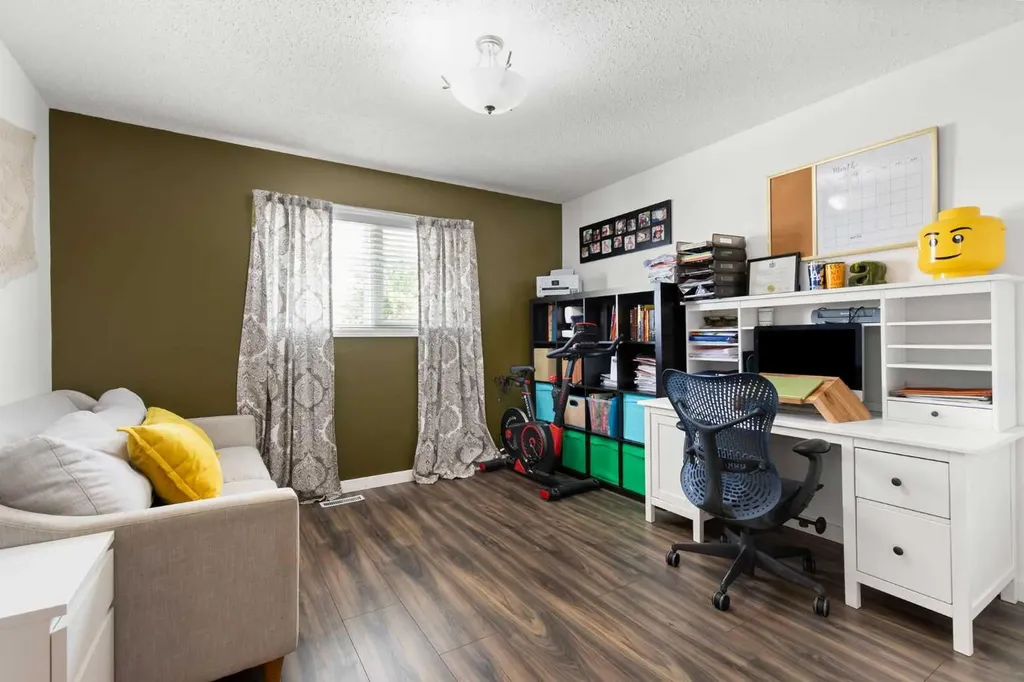 73 Storrs Crescent SE Medicine Hat AB T1B 4J3