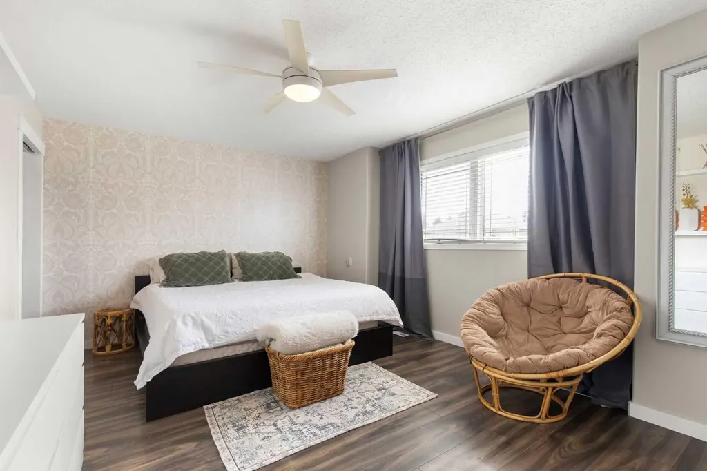 73 Storrs Crescent SE Medicine Hat AB T1B 4J3