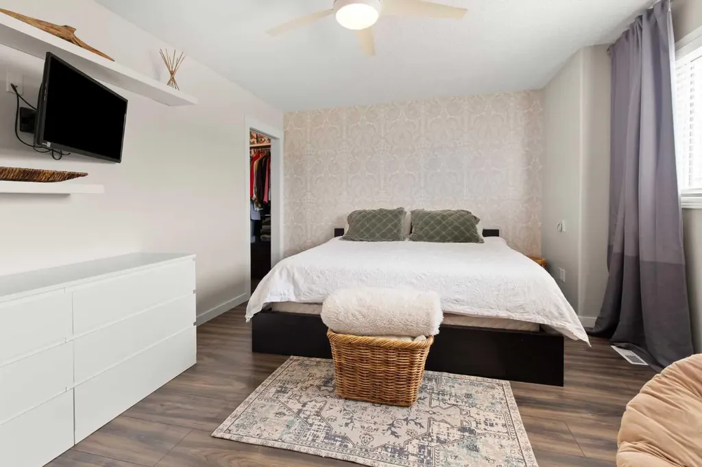 73 Storrs Crescent SE Medicine Hat AB T1B 4J3