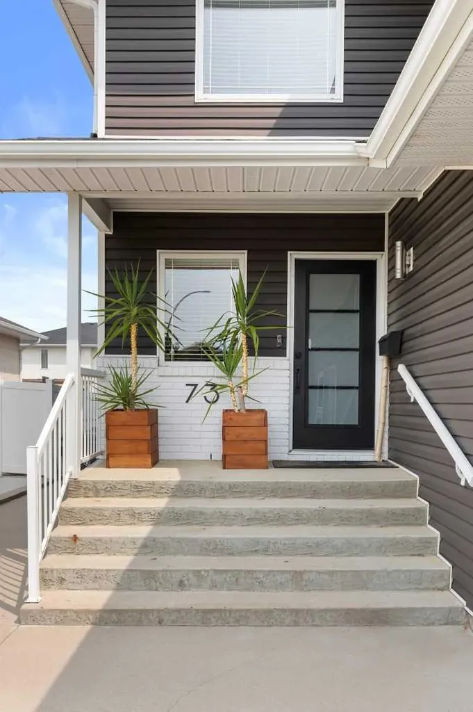 73 Storrs Crescent SE Medicine Hat AB T1B 4J3