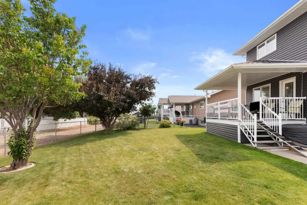 73 Storrs Crescent SE Medicine Hat AB T1B 4J3