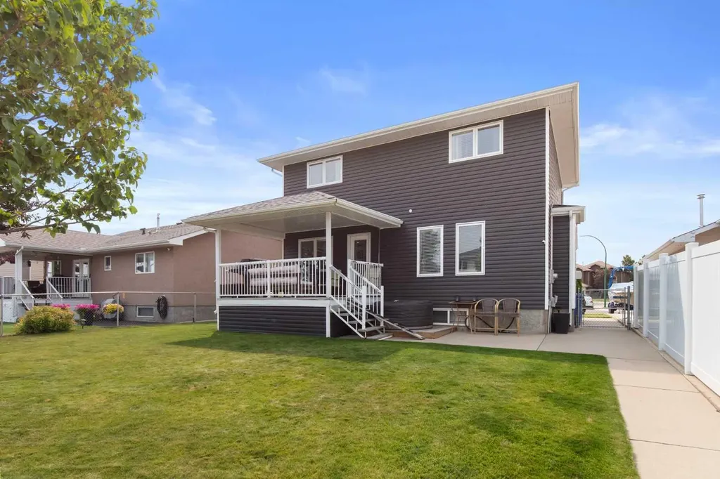 73 Storrs Crescent SE Medicine Hat AB T1B 4J3