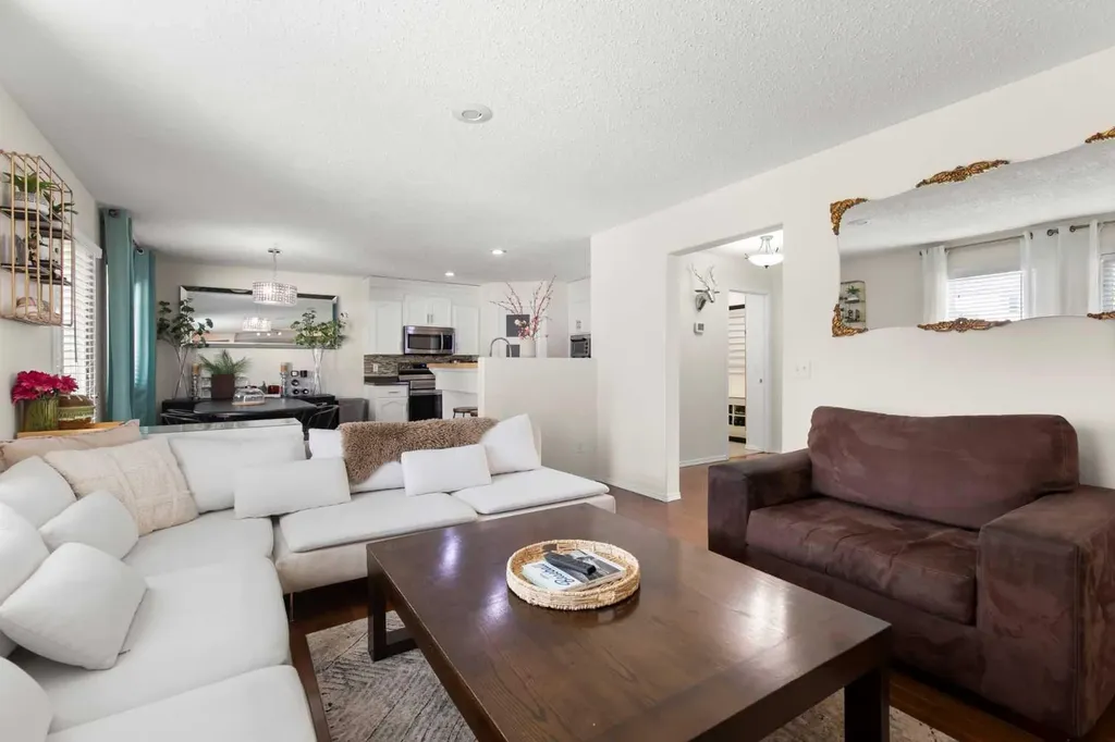 73 Storrs Crescent SE Medicine Hat AB T1B 4J3