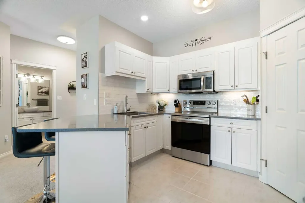 7451 Springbank Boulevard SW Calgary AB T3H 4K5