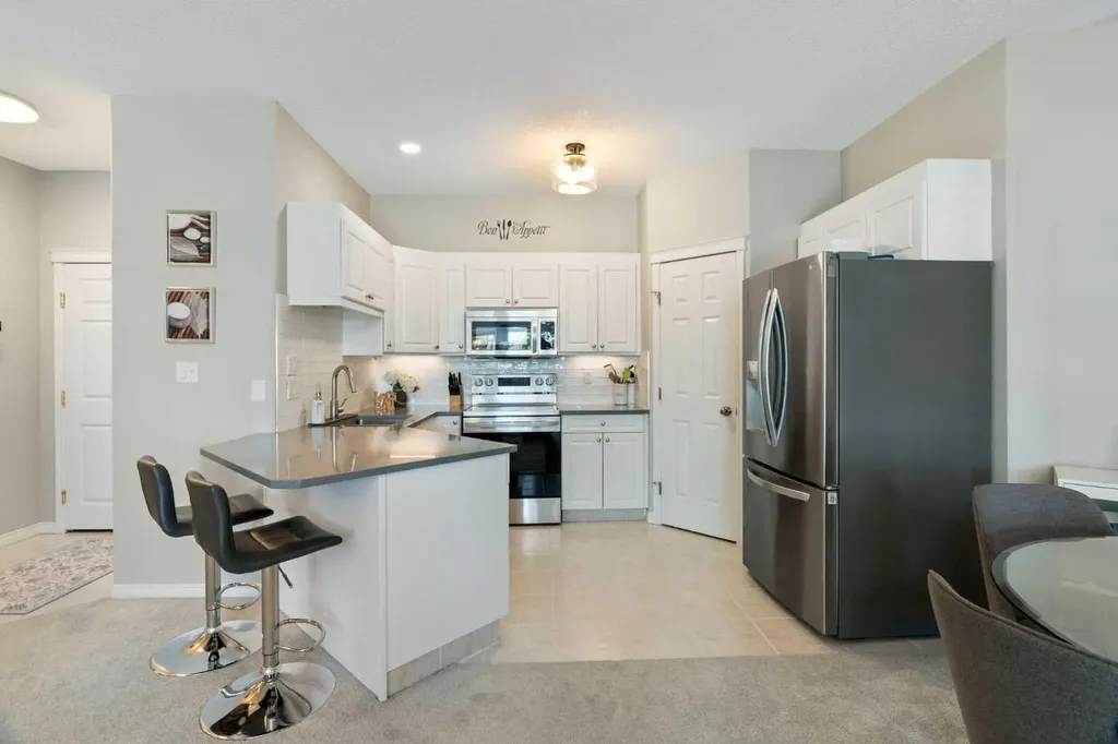 7451 Springbank Boulevard SW Calgary AB T3H 4K5