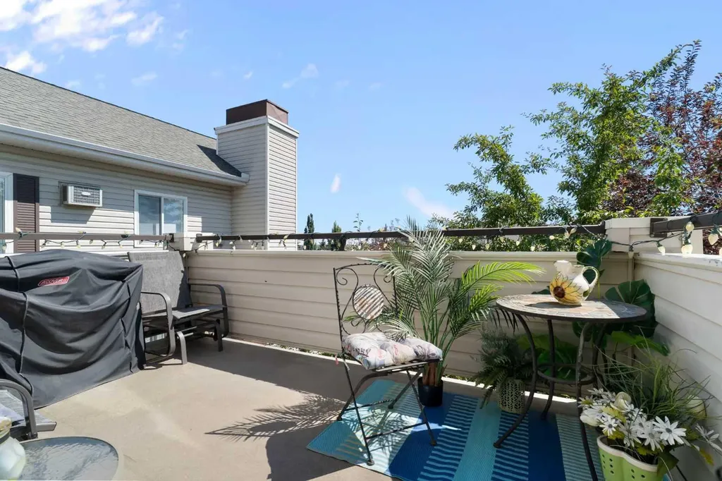 7451 Springbank Boulevard SW Calgary AB T3H 4K5