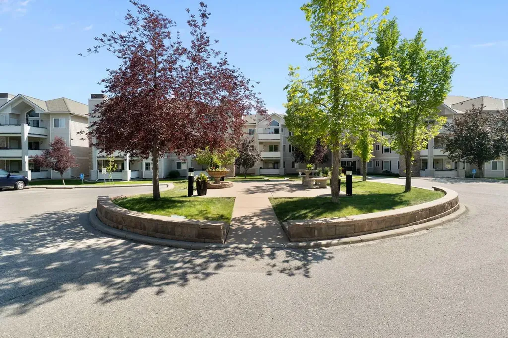 7451 Springbank Boulevard SW Calgary AB T3H 4K5