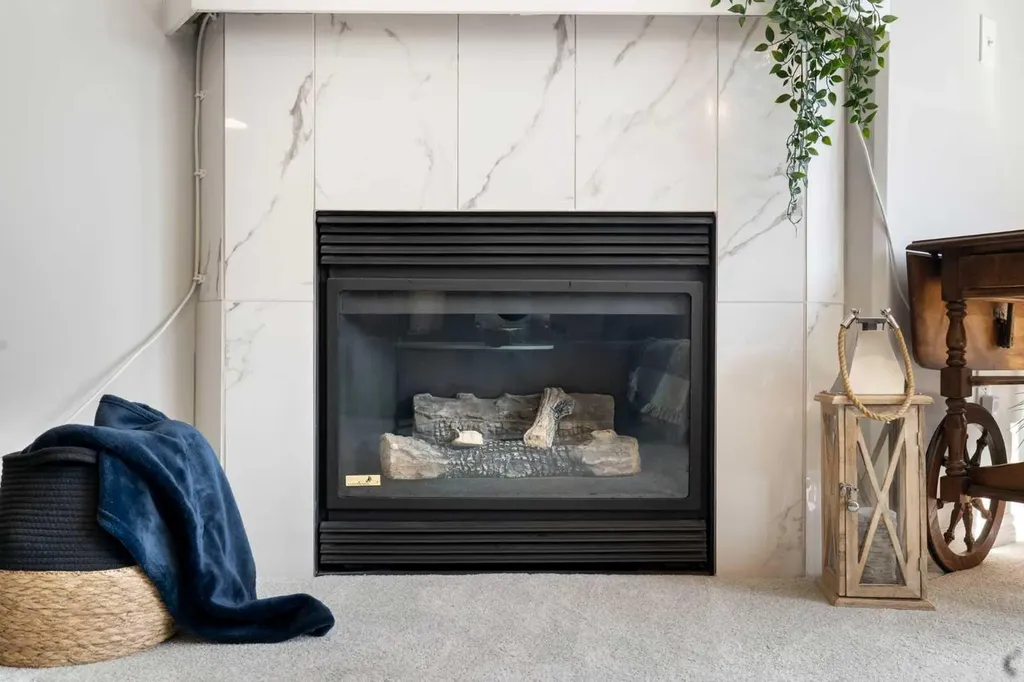 7451 Springbank Boulevard SW Calgary AB T3H 4K5