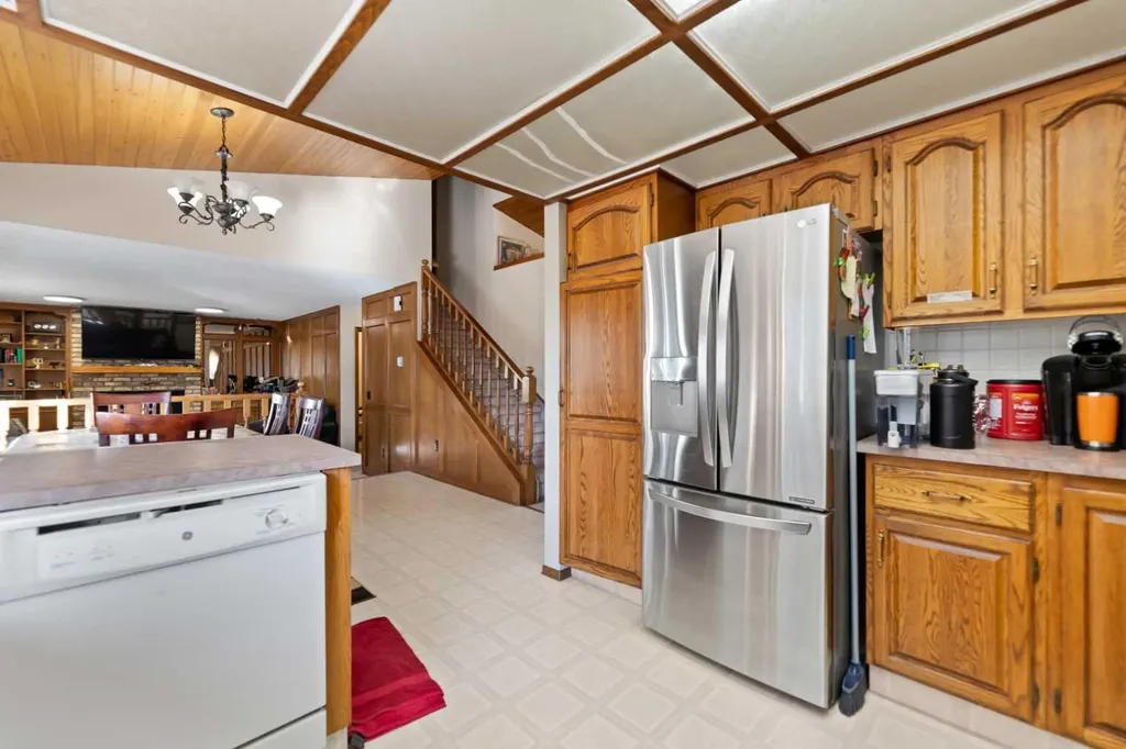 48 Castleglen Court NE Calgary AB T3J 2B8