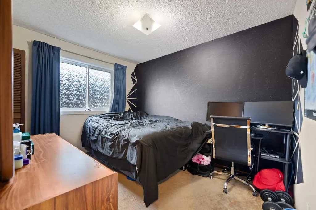48 Castleglen Court NE Calgary AB T3J 2B8