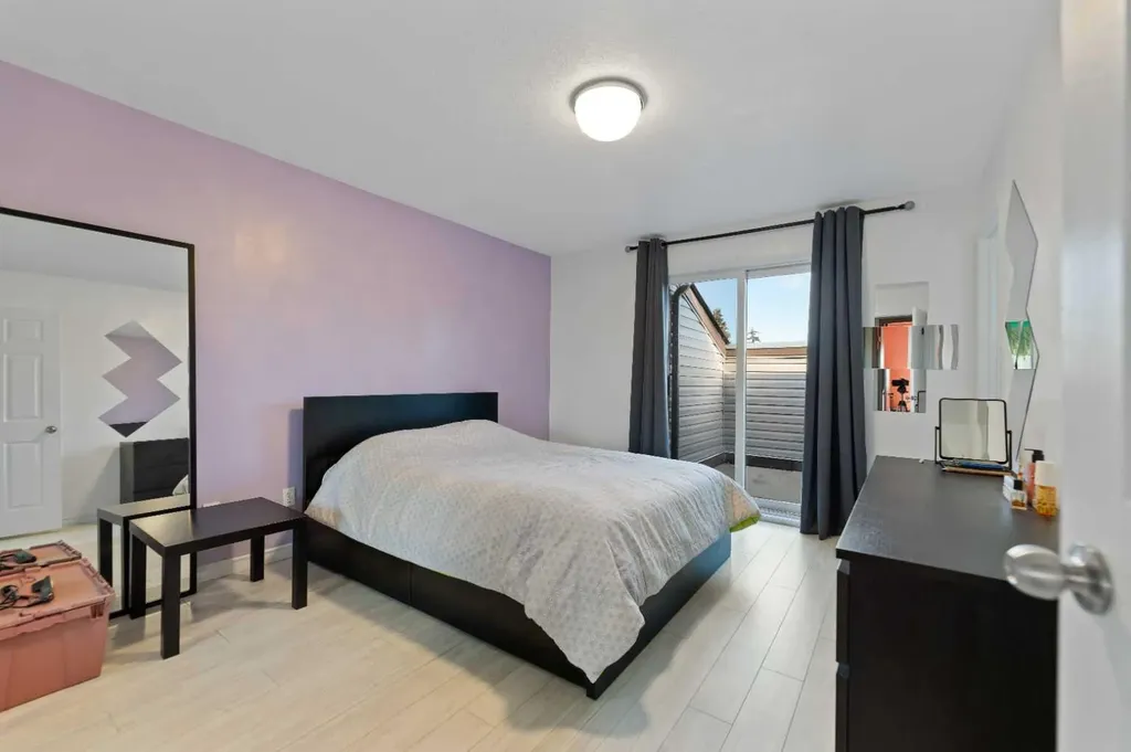 48 Castleglen Court NE Calgary AB T3J 2B8