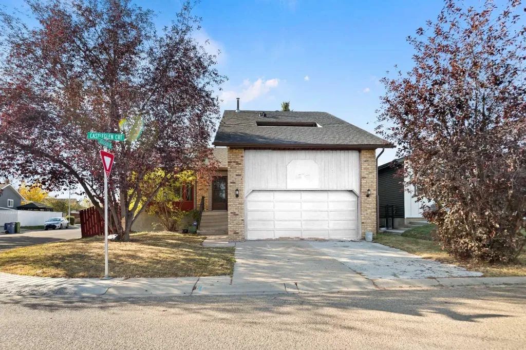 48 Castleglen Court NE Calgary AB T3J 2B8