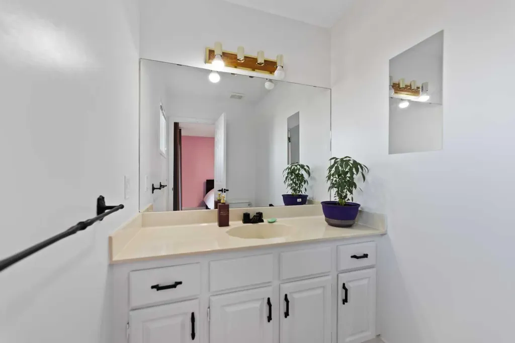 48 Castleglen Court NE Calgary AB T3J 2B8