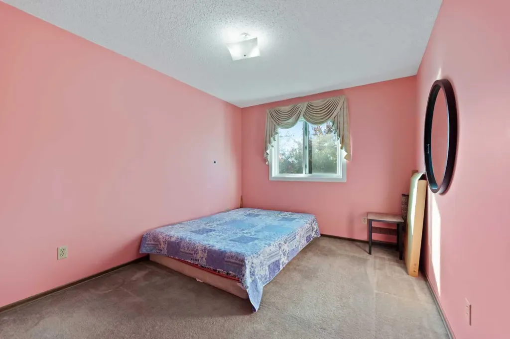 48 Castleglen Court NE Calgary AB T3J 2B8