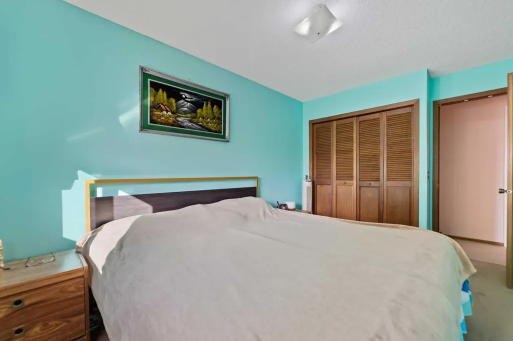 48 Castleglen Court NE Calgary AB T3J 2B8