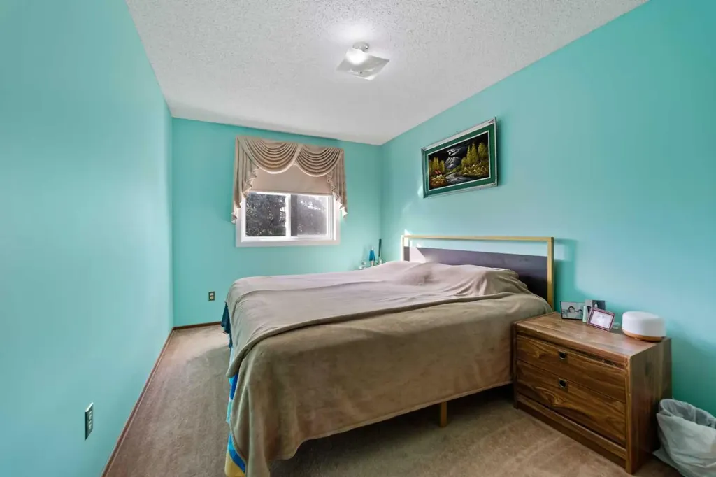 48 Castleglen Court NE Calgary AB T3J 2B8
