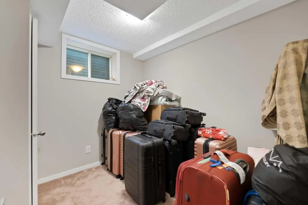 48 Castleglen Court NE Calgary AB T3J 2B8