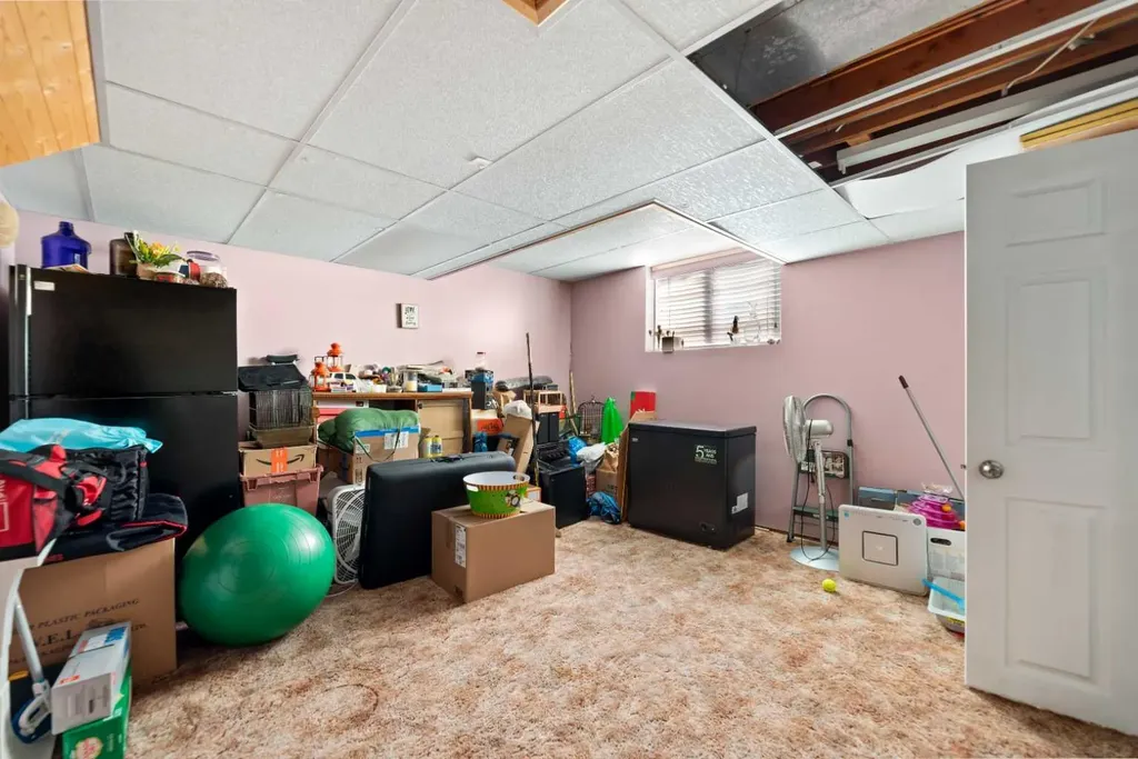 48 Castleglen Court NE Calgary AB T3J 2B8