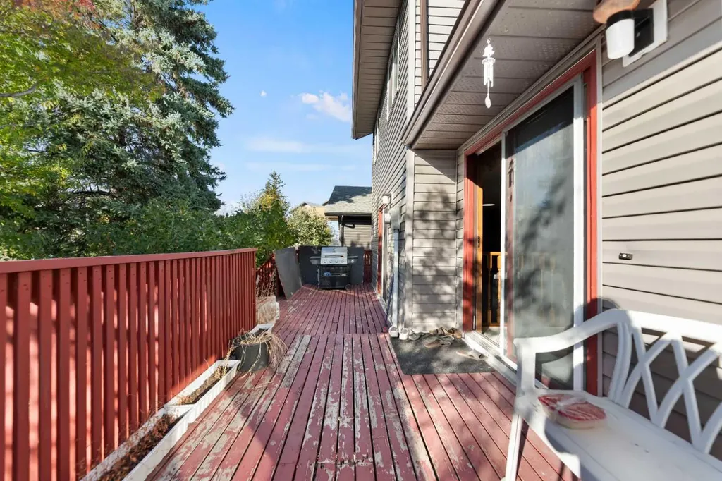 48 Castleglen Court NE Calgary AB T3J 2B8