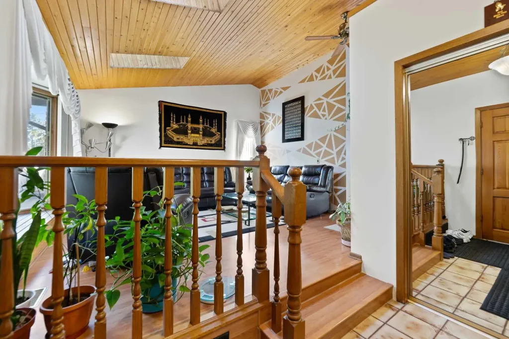 48 Castleglen Court NE Calgary AB T3J 2B8