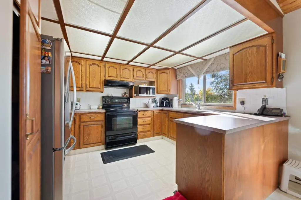 48 Castleglen Court NE Calgary AB T3J 2B8