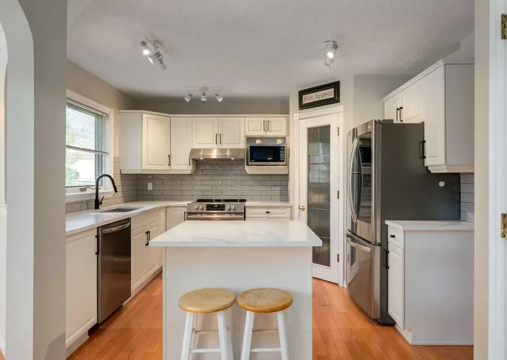 63 Arbour Lake Drive NW Calgary AB T3G 4A2