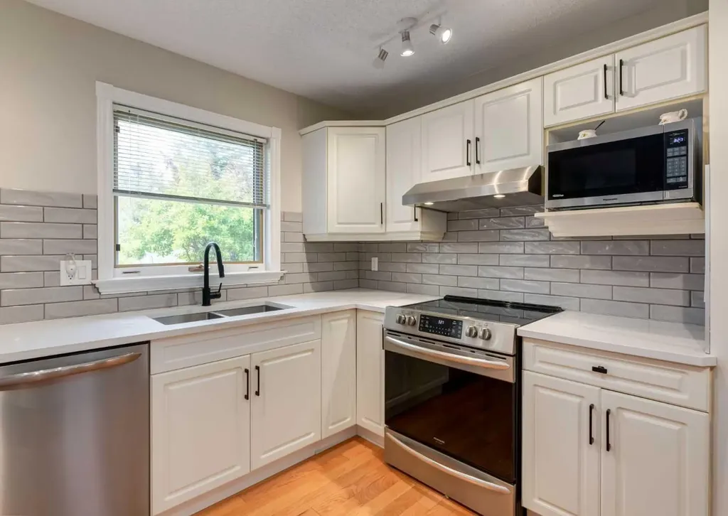 63 Arbour Lake Drive NW Calgary AB T3G 4A2