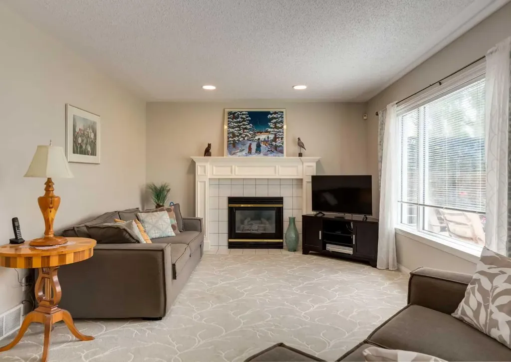 63 Arbour Lake Drive NW Calgary AB T3G 4A2